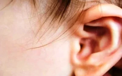 3 Cara Membersihkan Telinga Anak dengan Tepat dan Aman