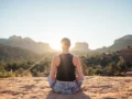 Manfaat Meditasi Pagi Hari yang Bikin Mood Auto Stabil Seharian