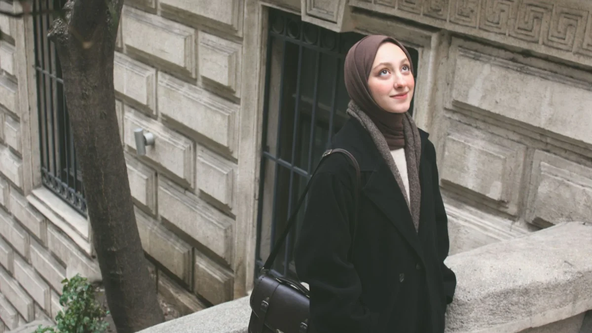Tren Hijab Simpel Elegan Terbaru yang Bikin Tampilan Makin Stylish
