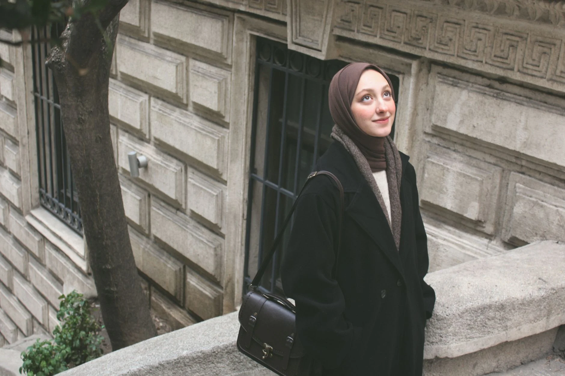 Tren Hijab Simpel Elegan Terbaru yang Bikin Tampilan Makin Stylish